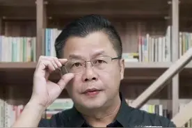 军哥说新闻丨便装“亮证”查网约车？ 执法如此任性吗图片