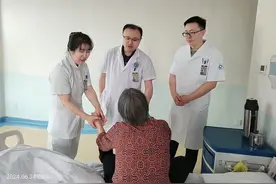 病痛无情，医护有爱！青岛西海岸新区人民医院疼痛科爱心接力捐善款，帮助老人渡难关图片
