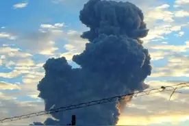 日本一火山爆炸性喷发！烟雾高达3400米！更危险的还没发生？图片