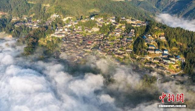 贵州榕江：云端苗寨美如画