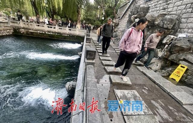 黑虎泉畔留清泉 亲水赏景暖意浓