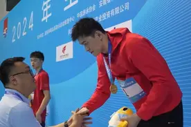 孙杨夺得复出后首冠图片