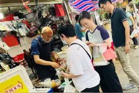 纵览热点｜“39岁失业后在菜市场重启人生”当事人回应爆火：营业额翻了4倍，不会利用流量直播带货，只想做好自己生意图片
