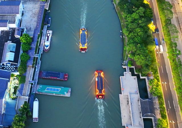 苏州：游客消夏夜游古运河