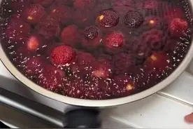 用筋膜枪洗杨梅有用吗？专家回应：不建议，盐水浸泡洗净即可食用图片