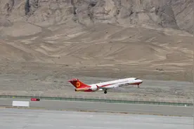 成都航空ARJ21飞机：喀什与塔什库尔干航线的新突破图片