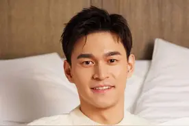 孙杨哽咽回顾复出之路：强者永远不缺从头再来的勇气图片