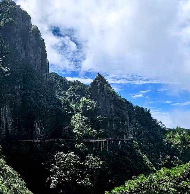 散文丨蒋集政：月亮之城