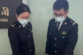 100万元！仙桃机场海关查获巨额现金图片