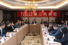 刘熙在参加第二、第八代表团审议时强调：坚定信心 奋发作为 为推动浦江高质量赶超发展多作贡献图片