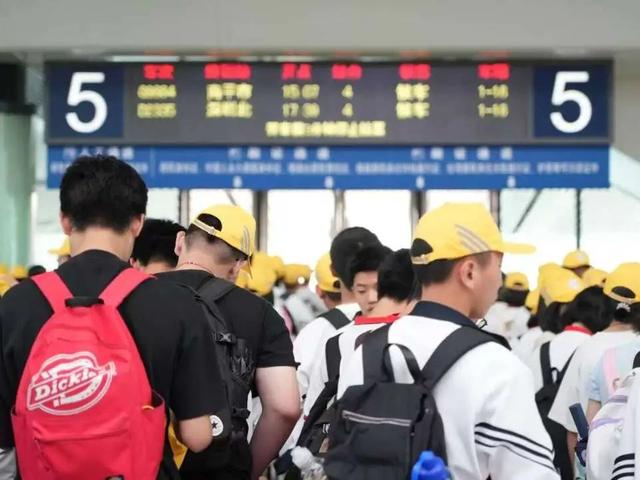 助威“赣超”，适老畅游、红色研学，这些专列你坐过吗？