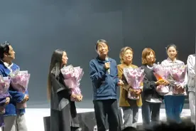 《一日三秋》国家大剧院首演，刘震云谢幕上台“讲笑话”图片