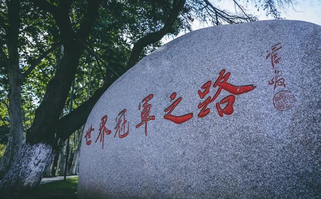 大草坪上听音乐赏圆月，约了吗？