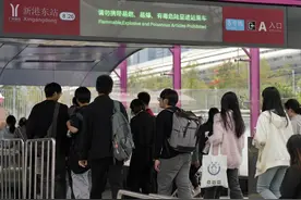 “最强春招会”迎来最高客流，地铁新港东站客流破历史纪录图片