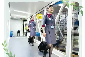 国内首次!空姐上班不再穿高跟鞋图片