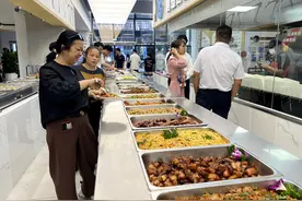 “厨出凤城”再赋新定义！海创大族携手爱餐机器人打造数字厨房图片