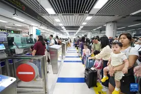 新时代中国调研行之看区域·大湾区篇丨跨境消费热潮开启粤港澳大湾区“双向奔赴”新篇章图片