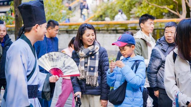 潭柘寺帝王树进入最佳观赏期