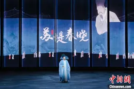 化身“苏轼”，辛柏青领衔田沁鑫大戏《苏堤春晓》杭州首演图片