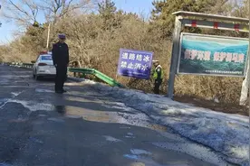 黄龙县公安局交通管理大队圪台中队：整治货车洒水 安全不能“打滑”！图片