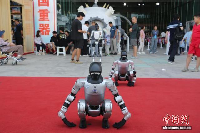 甘肃启幕航天重器展 游客沉浸体验“大国科技公开课”