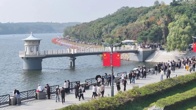 月洗碧潭 秋满林梢 中秋佳节 珍藏美好祝愿