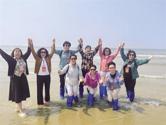 从“走马观花”到“慢享深游” 新“银发族”重塑旅游市场