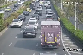 摩托车上了高速，还遮挡号牌？罚！图片