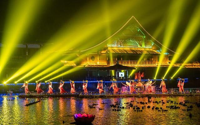 文旅大V探访夜游标杆唐城，国风电音泼水节引爆万人狂欢