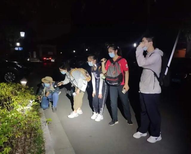 最新资讯-上海又有两个区初次发现！散布地区延续扩大，居民从惧怕到逐步接管(3)