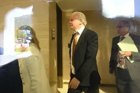 阿桑奇所乘航班抵达澳大利亚首都堪培拉图片