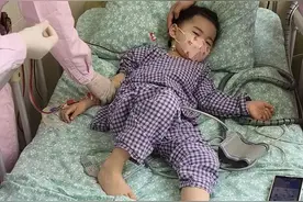 “打针不痛！”湖南4岁半双胞胎女孩联手救妈妈！图片