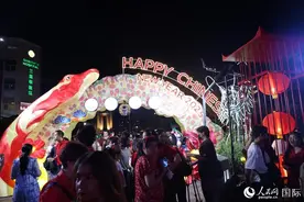 2025“点亮耀华力”彩灯展在曼谷唐人街开幕图片