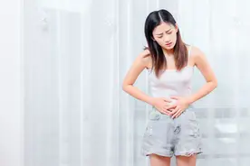 女主播半年瘦身十几公斤，人是变美了，走路却成了难事图片