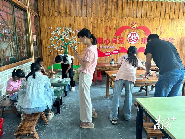 探秘大埔陶瓷：工坊巧变“潮玩” 非遗传承与工业旅游的奇妙碰撞