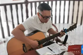 感动海南的身边好人｜邓重英：身残志坚 连续13年办“村晚”弘扬文明乡风图片