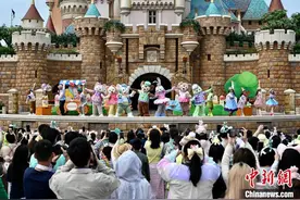 香港迪士尼举行“Duffy与好友同萌游” 粉丝投入梦幻庆祝派对图片