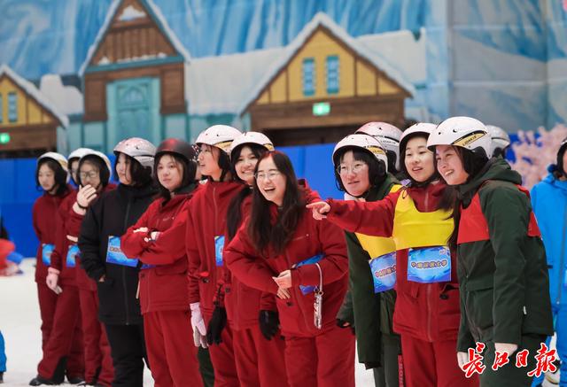 “知音湖北·超级文旅日”掀起冬日热浪，市中心推门见雪引领微度假新风尚