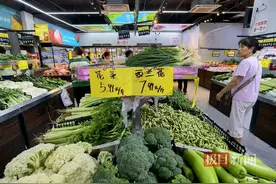 菜价全国性上涨的风吹到武汉弱了些，二三元的菜品不少，原因是……图片