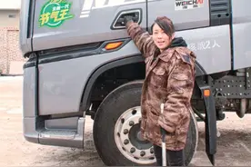 重卡“她”力量：一名货车女司机的双面征途图片
