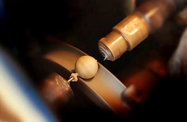 真不懂	，为啥现在的明星和有钱人都偏爱这个“烂木头”？