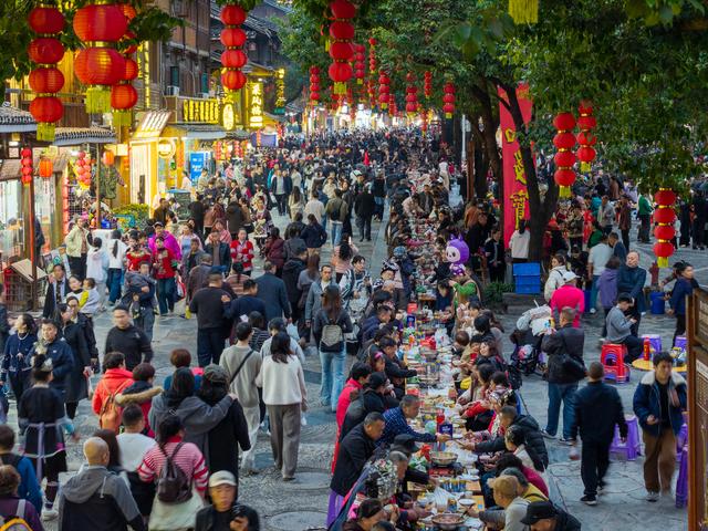 外国游客眼中的多彩中国侗年