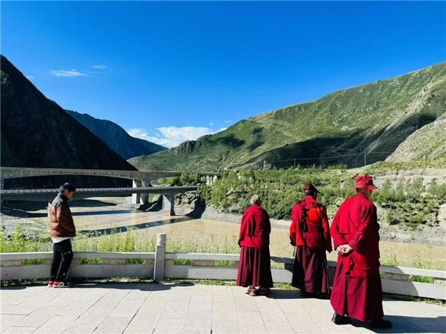玉树三江源：历史与生态交织的文旅胜地