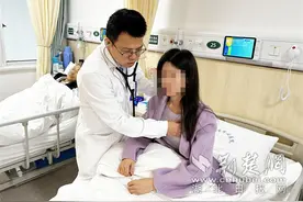 女子突发怪病，气都喘不上来！医生胸腔镜下巧除气胸肺大疱图片