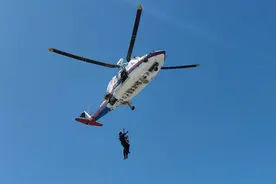 船艇直升机齐上阵！直击鲁辽省际客船海空立体联合应急演练现场图片