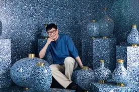 朱炳仁携熔铜作品亮相香港，2米高人体雕塑《跳舞的人》成焦点图片