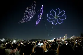 （国际·一周看天下）首尔夜空的无人机灯光秀图片