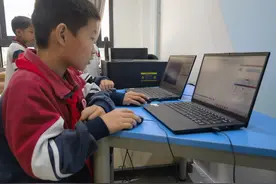 激光雕刻走进课堂，小学生体会艺术与科技的融合之美图片