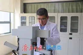 “幕后神探”鞠川跃：在细微处寻找正义之光图片