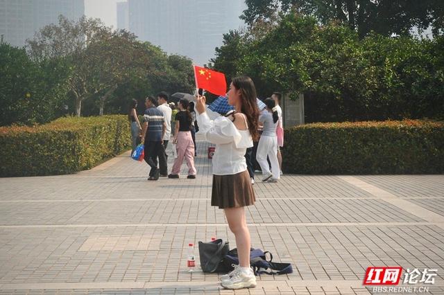秋游时刻丨在橘子洲头，我用相机写了一封秋日情书